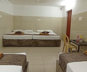 8 Persons AC Suite
